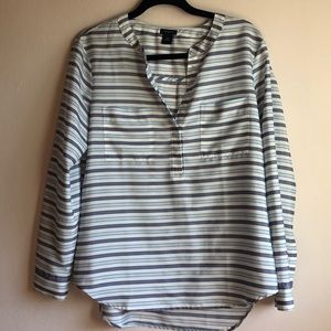 Ann Taylor blouse size M